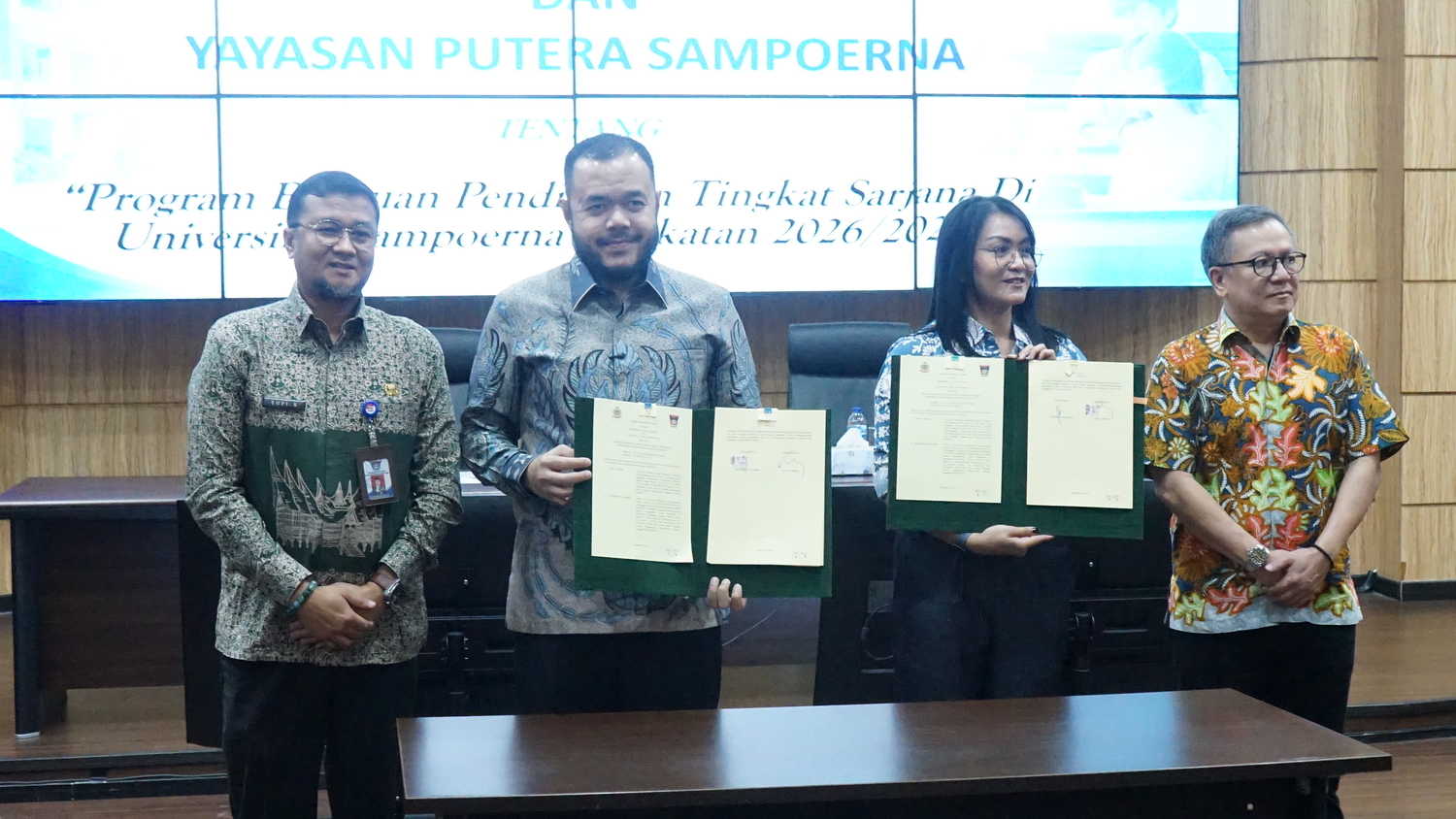 Progul Padang Juara "Pemko PAdang Beasiswakan 8 Siswa Ke Sampoerna University Tahun 2026/2027"